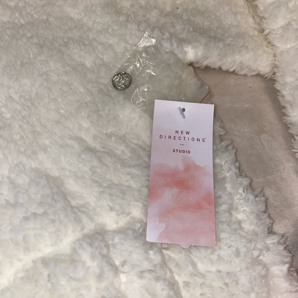 New Directions White Fuzzy Pullover - Picture 4 of 5